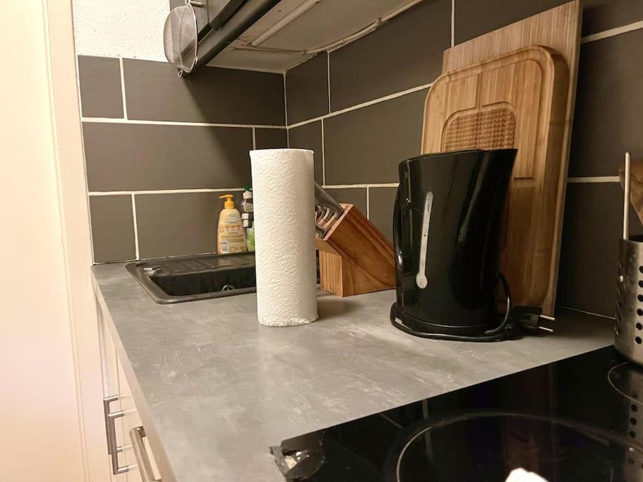 - Chilliges Zimmer In Dusseldorf Mit Balkon & Kuche; Big Tv And Bed - Exterior foto